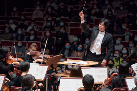 Associate Conductor  Su-Han Yang
