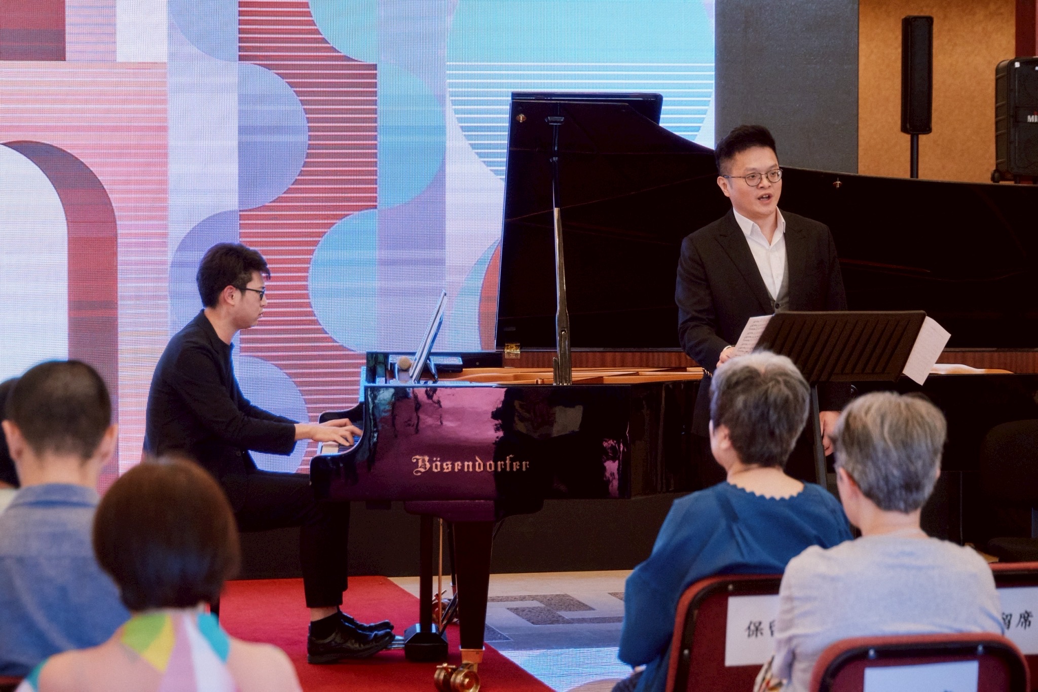 鋼琴家許崴(海牛)攜手男中音葉展毓,透過導聆與現場演出馬勒作品。