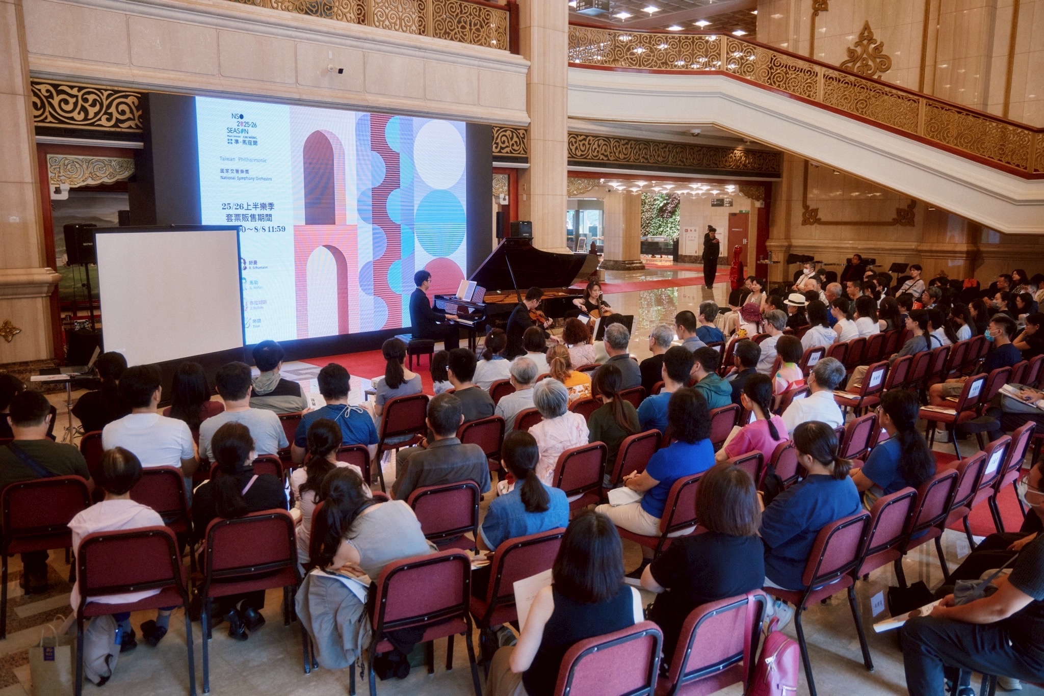 在2025/26樂季正式揭幕之前,NSO國家交響樂團於7月26日在國家音樂廳一樓大廳舉辦一場別開生面的「新樂季沙龍音樂會」,以輕鬆親切的形式帶領樂迷朋友搶先走進新樂季的音樂藍圖。