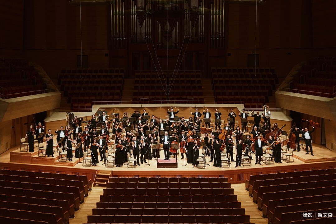 樂團成員正在表演