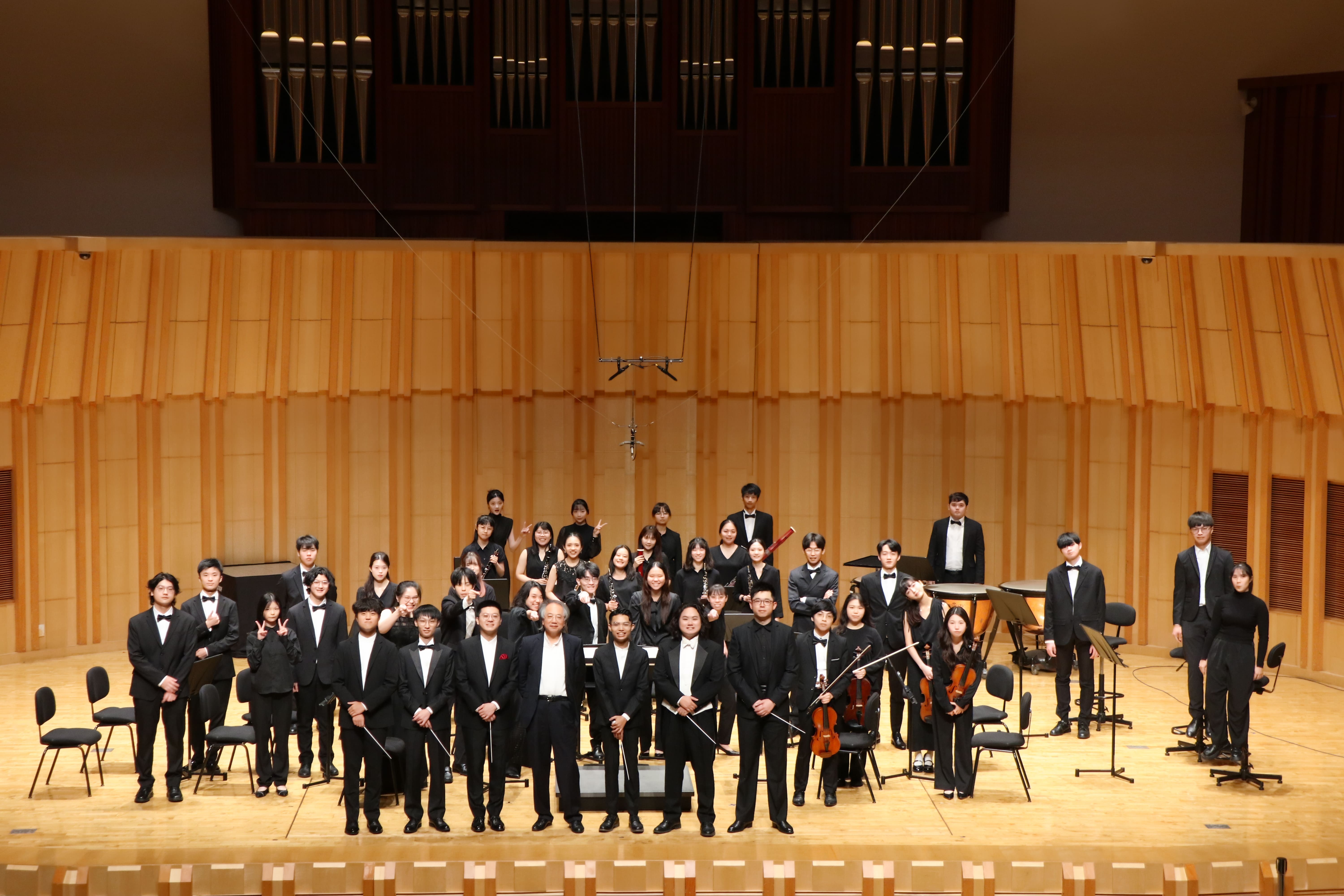 After concert, all TNUA Orchestra stood up on stage
