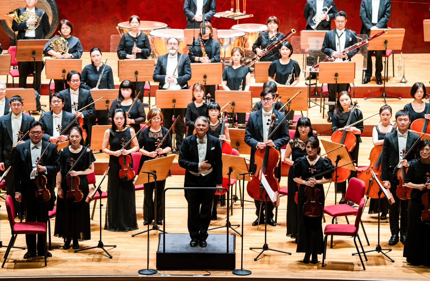 音樂總監與樂團謝幕