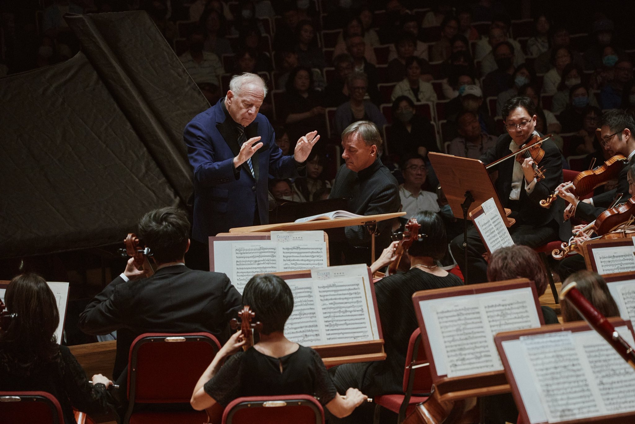 Leonard Slatkin, conductor、Sir Stephen Hough, piano