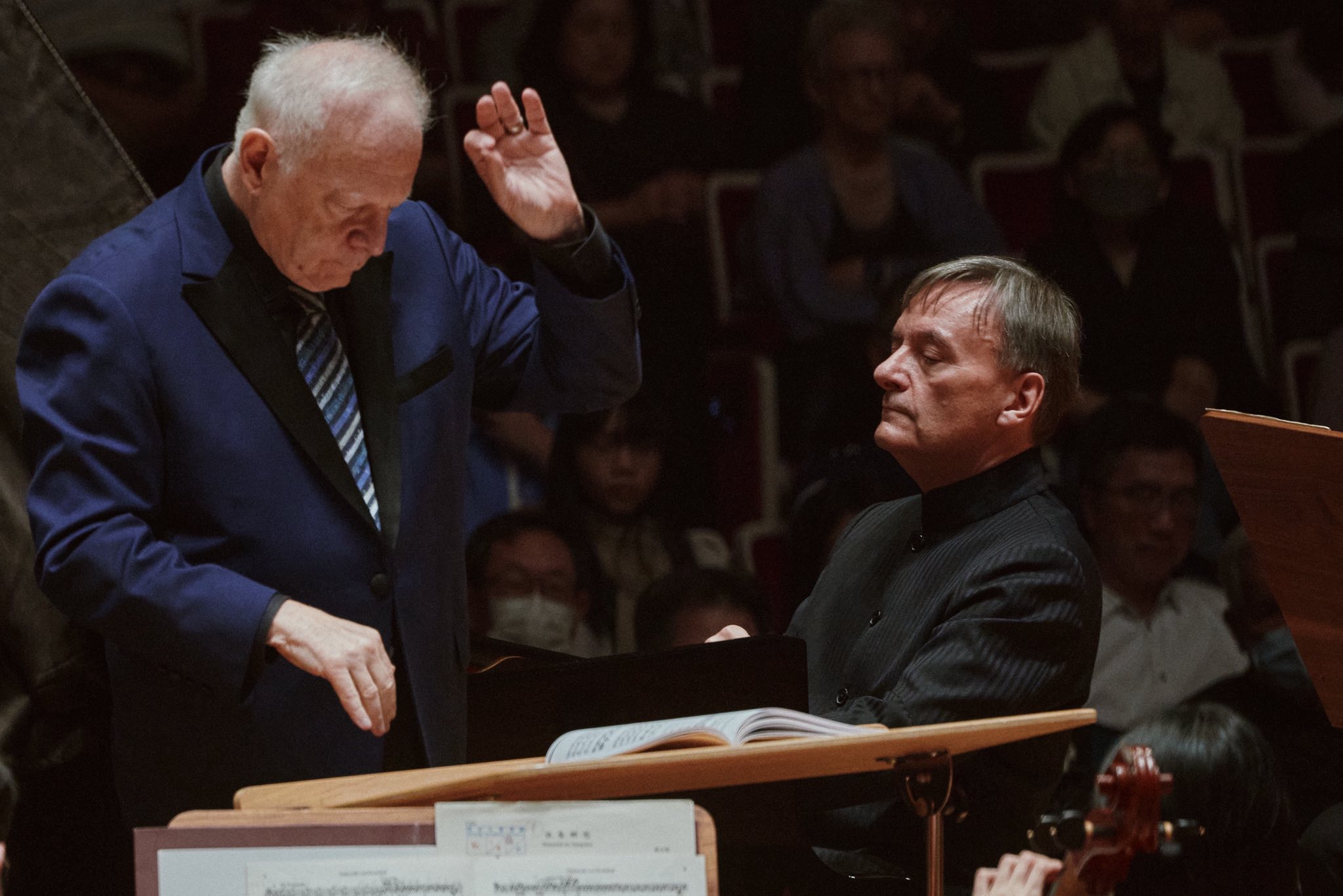 Leonard Slatkin, conductor、Sir Stephen Hough, piano