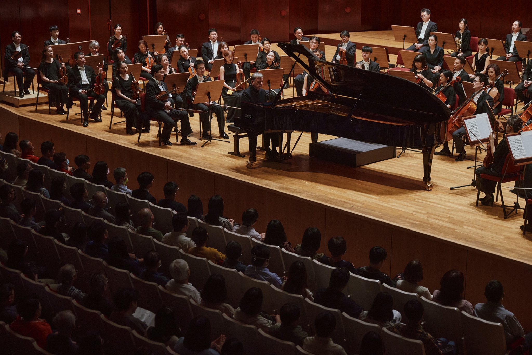 Leonard Slatkin, conductor、Sir Stephen Hough, piano