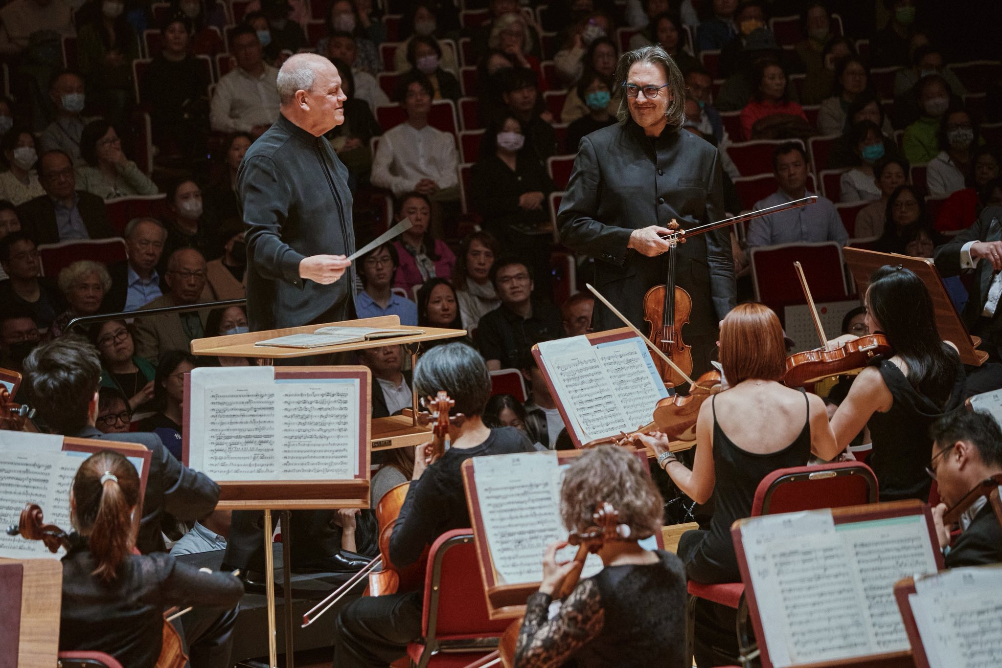 Hans Graf, conductor 、Leonidas Kavakos, violin